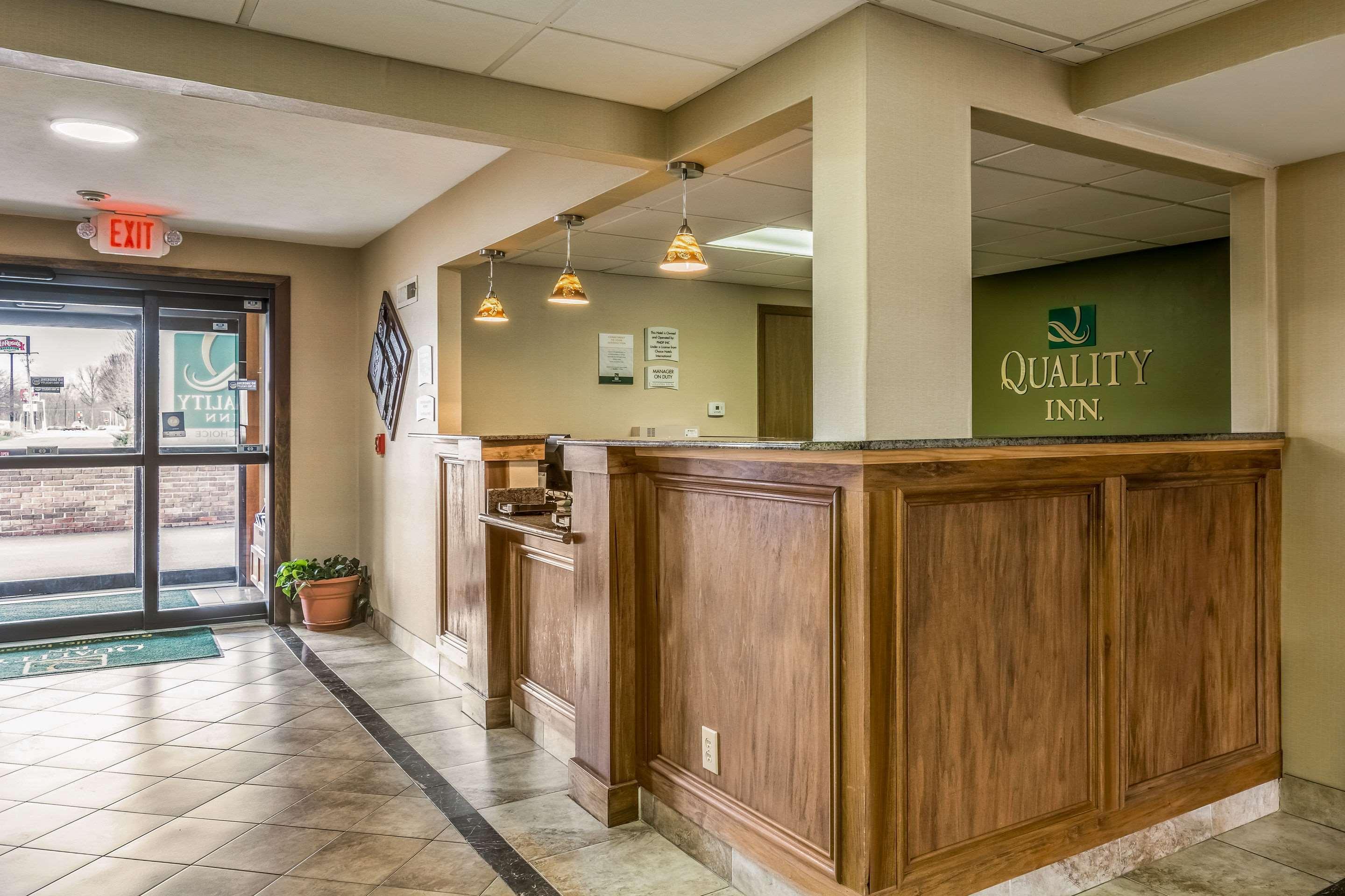 Quality Inn I-74 Batesville Bagian luar foto