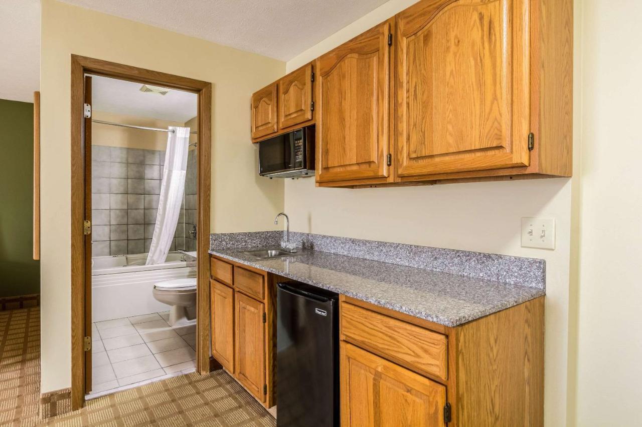 Quality Inn I-74 Batesville Bagian luar foto